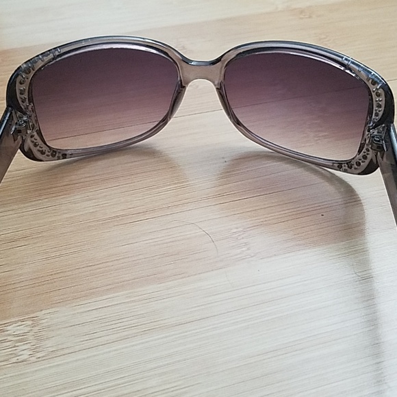 Fade Glasses - Picture 2 of 4